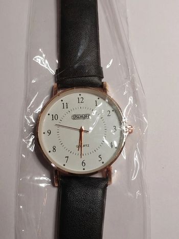 Montre pour homme blanche , noir et dorée