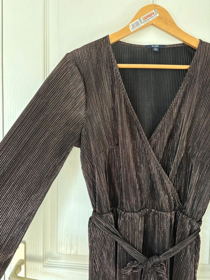 Robe noir avec des liserer rose - photo numéro 2