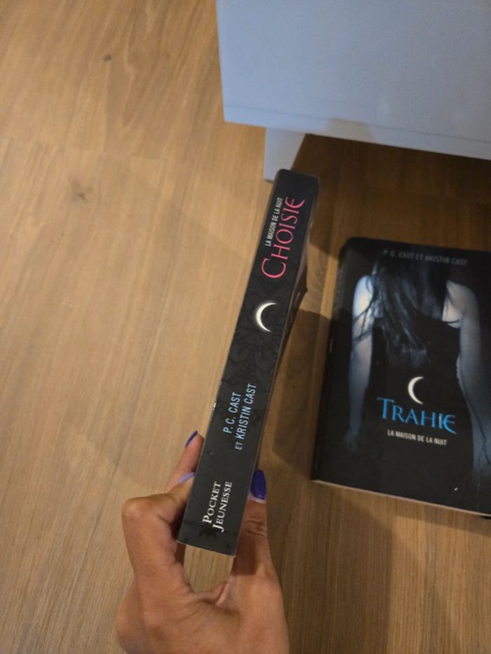 Lot de 3 livres la maison de la nuit marquée trahie choisie - photo numéro 5