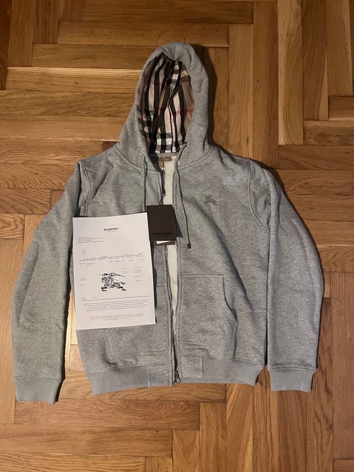 Pull à capuche Burberry neuf - photo numéro 4