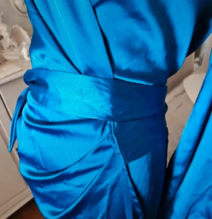 Robe porte feuille  bleu satinée L & S Taille 38 Neuve - photo numéro 4