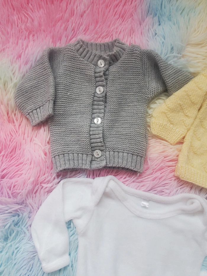 🌸 Lot de 2 gilets maille et 1 body velours de naissance - photo numéro 2