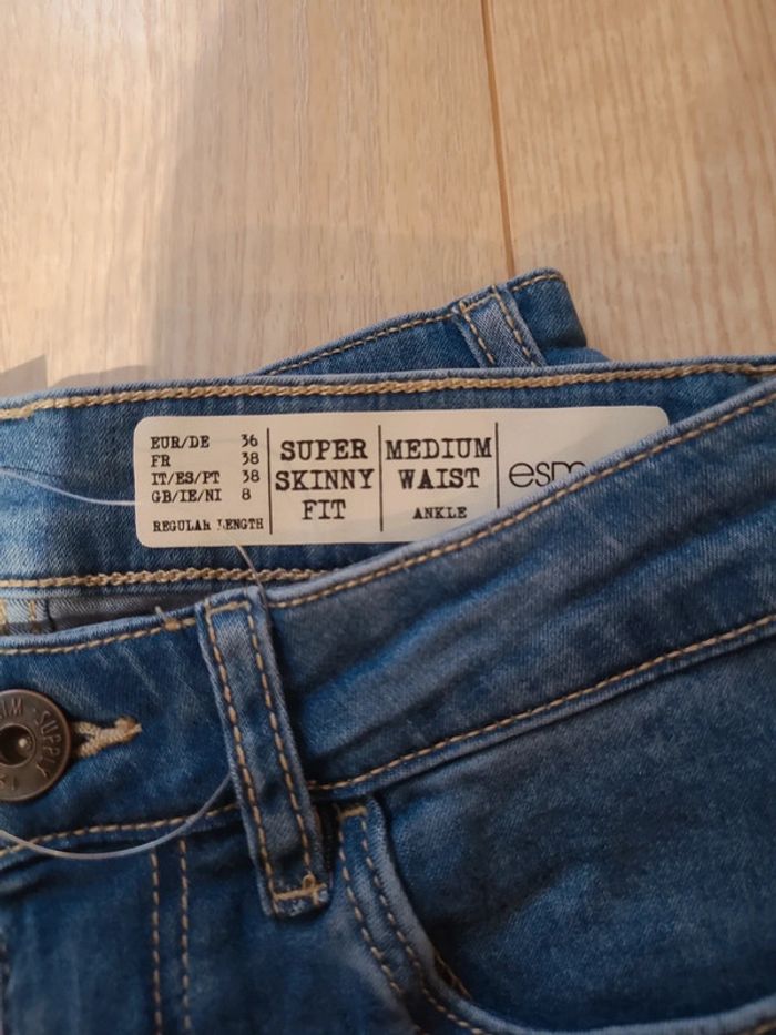 Jeans neuf - photo numéro 3