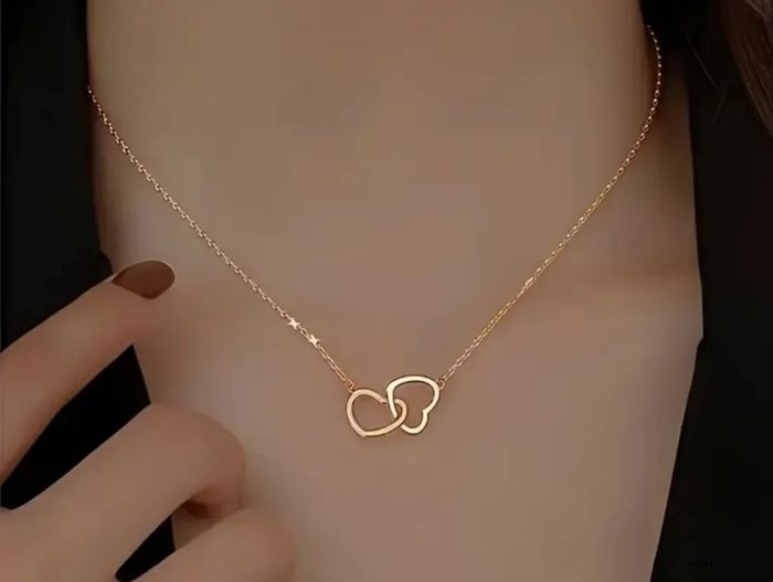 Collier doré coeurs entrelacés en acier inoxydable