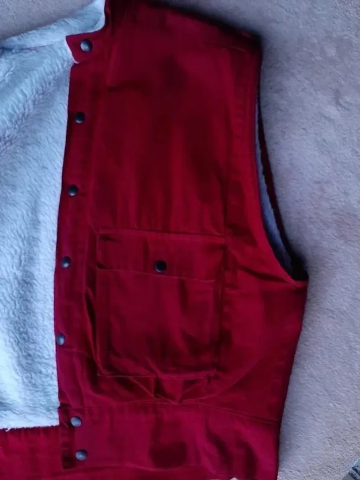 Veste rouge sans manche fourrée Taille L vintage - photo numéro 3