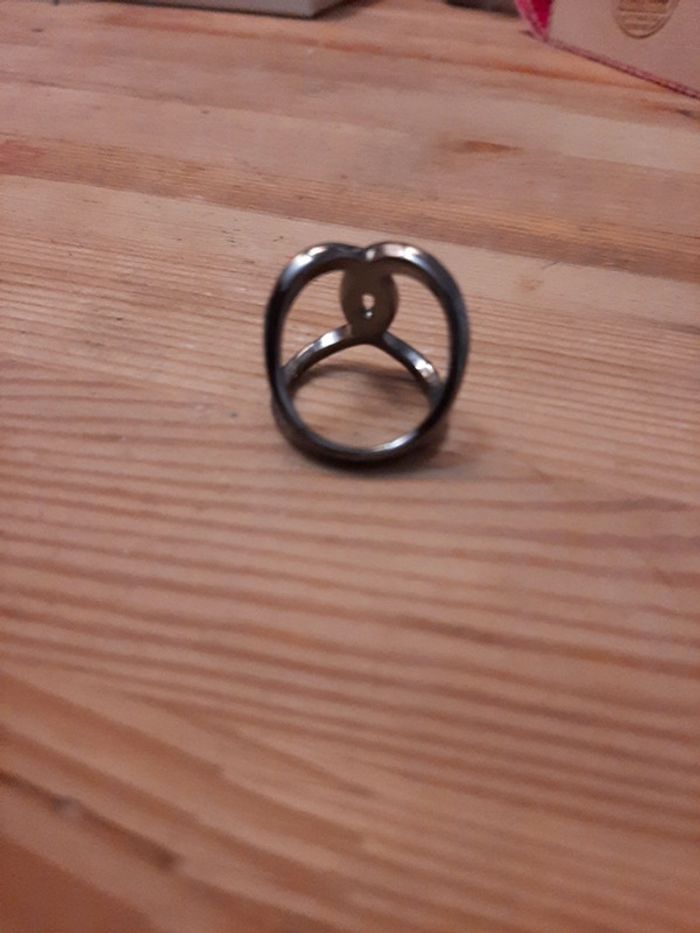 Bague noire - photo numéro 4