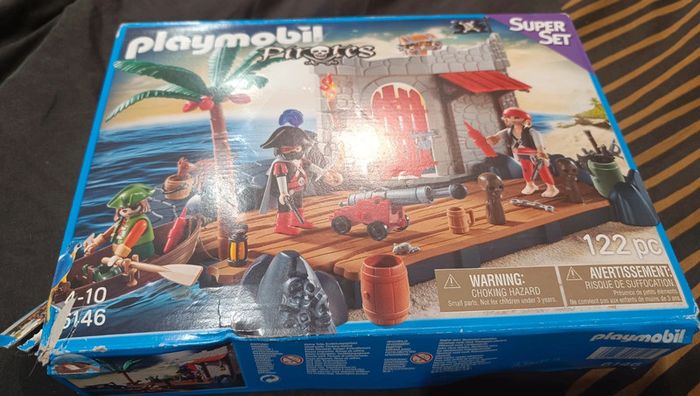 Playmobil pirate jeu complet mais boîte légèrement abîmée