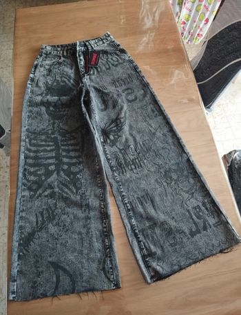 Jeans évasé (neuf)