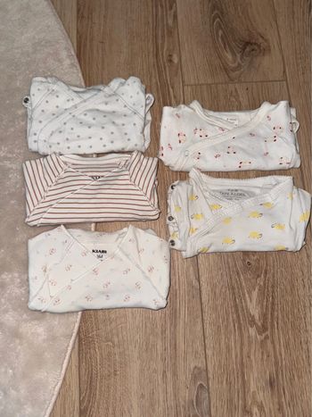 Lot body 3 mois  manches longues ouverture sur le devant