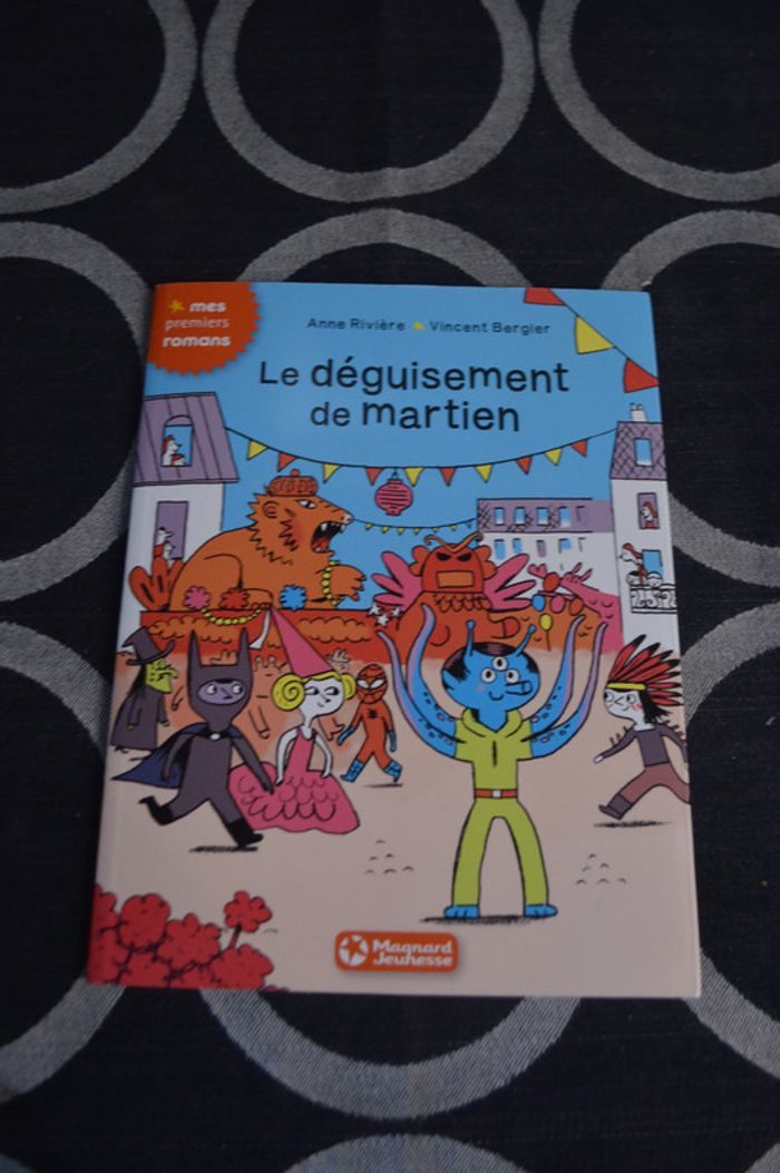 Livre Le déguisement de Martien Mes premiers romans