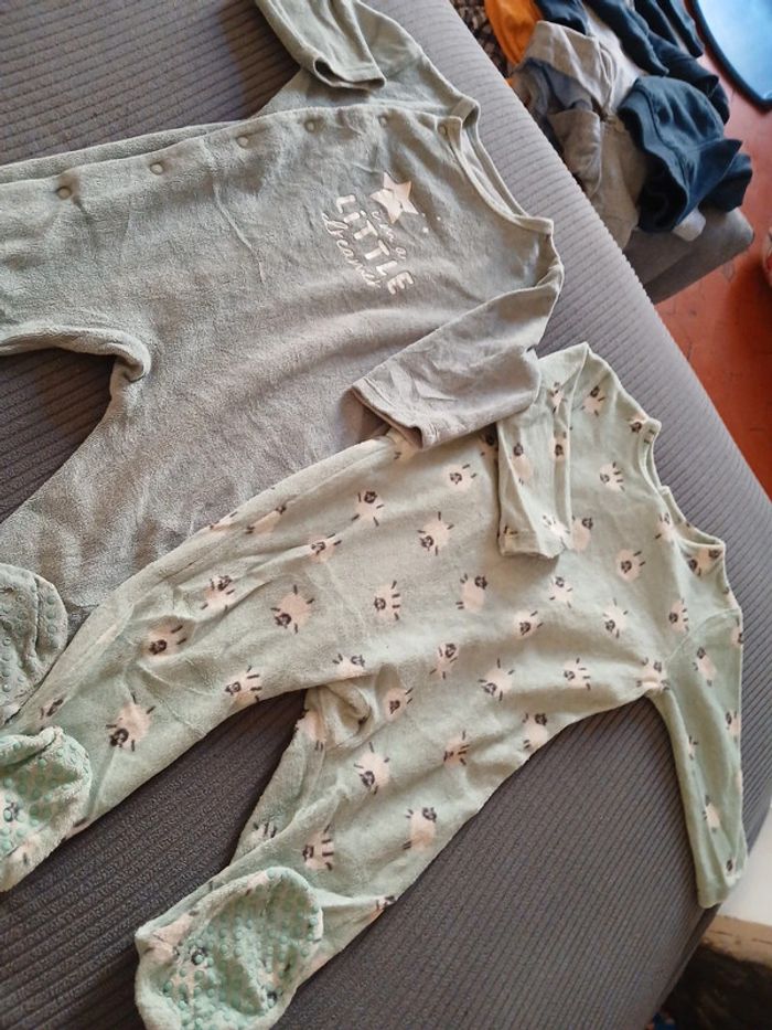 Pyjamas une pièce - photo numéro 4