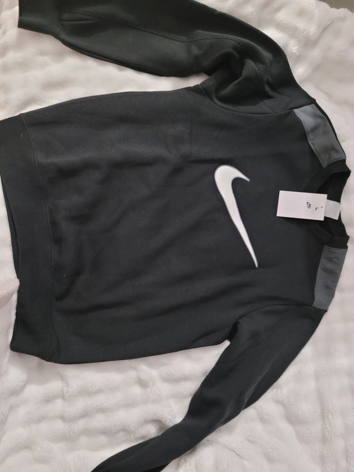 Pull nike neuf - photo numéro 3