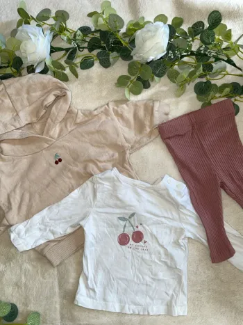 Ensemble Pull+ haut manches longues + legging 3 mois Kiabi « Cerise »