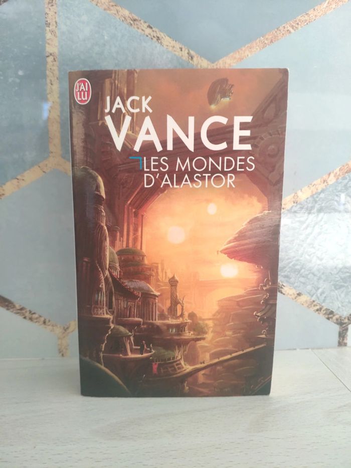 Livre poche science fiction les mondes d'Alastor Jack Vance
