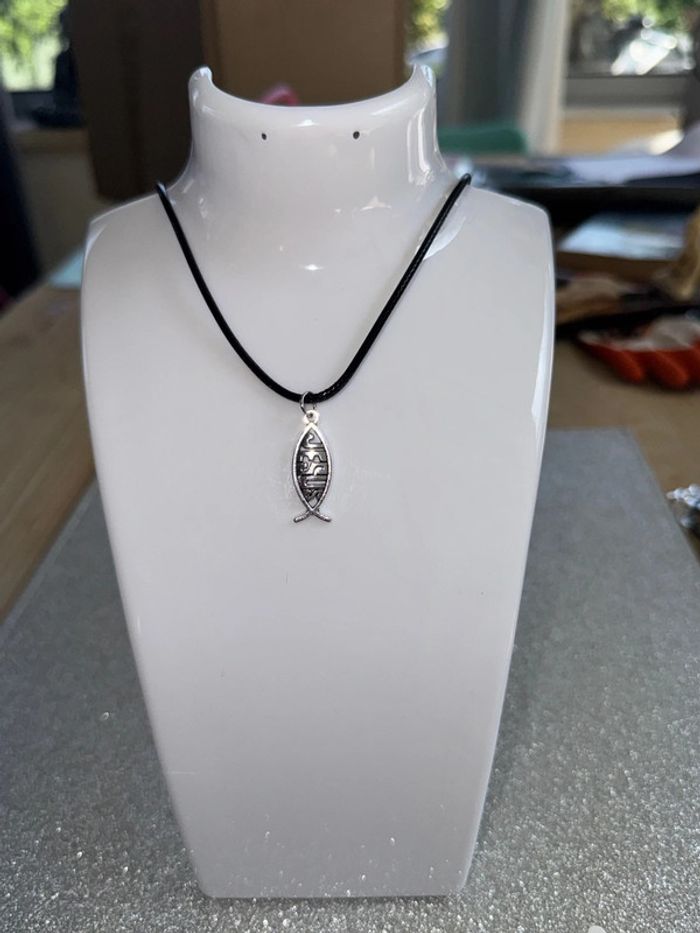 Collier pendentif Jésus