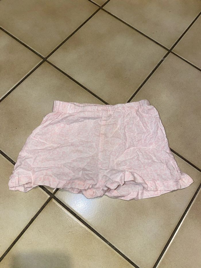 Short, petite fille, 23 mois