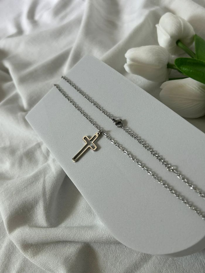 Collier Argenté orné d’une croix inoxydable - photo numéro 4