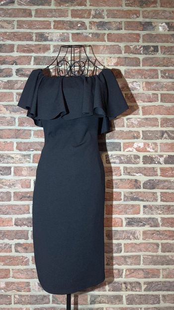 Robe noire moulante épaule dénudée Taille S