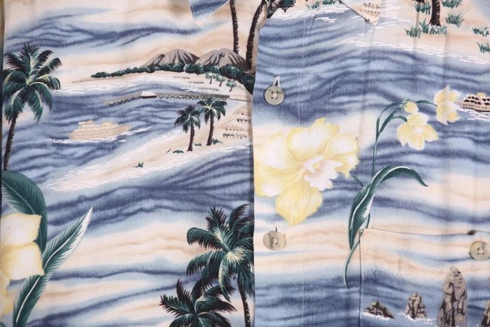 Magnifique chemisette vintage 80's en rayonne motif fleurs des îles (#240183) - photo numéro 2