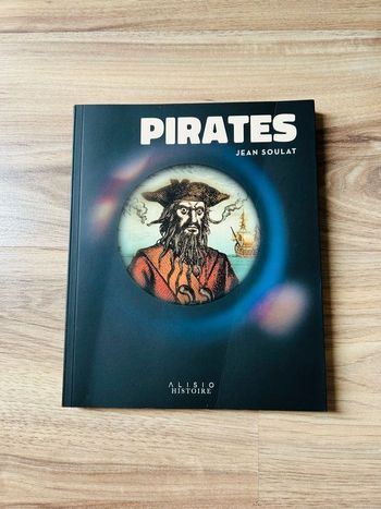 Livre de Jean Soulat «Pirates» Édition Alisio Histoire