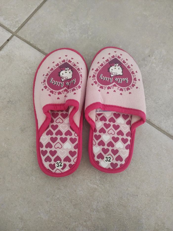 Chaussons pointure 32 hello Kitty