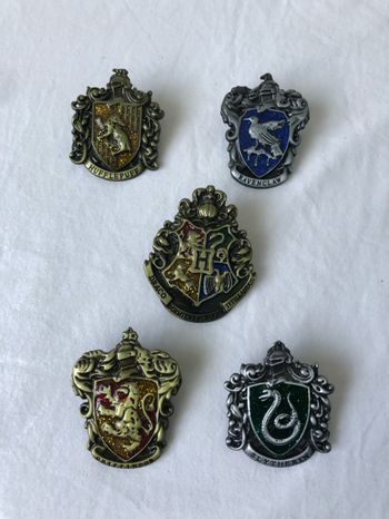 Lot pin’s Harry Potter griffondor serpentard serdaigle poufsouffle neuf