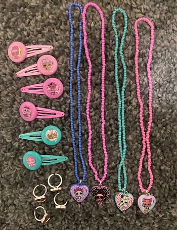 Lot de bijoux fantaisies des poupées LOL