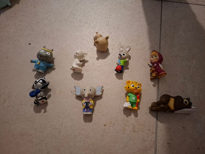 Lot 9 tonies