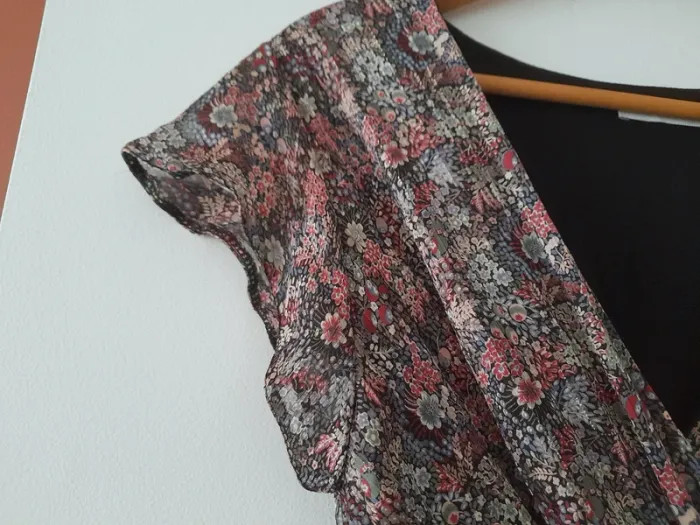 Robe longue asymétrique et joli décolleté - photo numéro 3