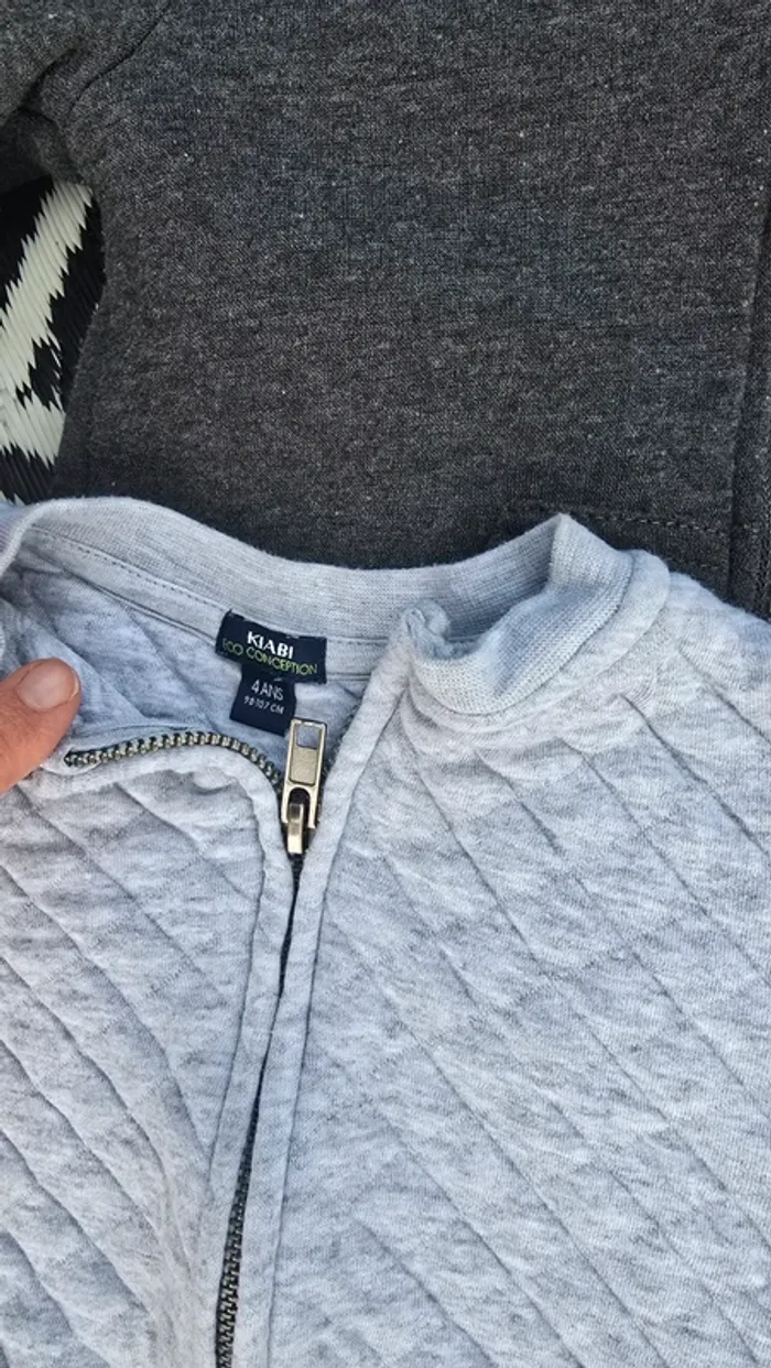 Lot de 2 gilets zippés taille 4 ans gris fourré chaud kiabi tissaia - photo numéro 3