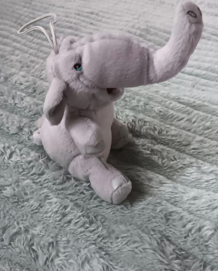 Peluche éléphant macdonald 2006