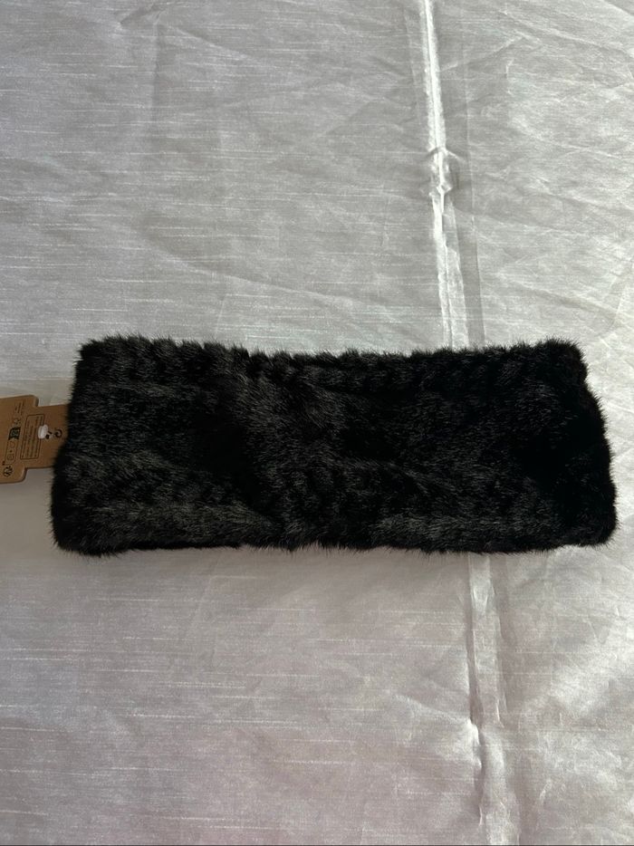 Cache oreille noir femme - photo numéro 3