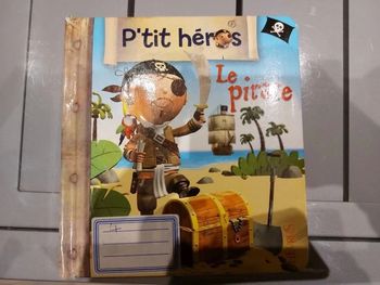 Livre petit héros le pirate