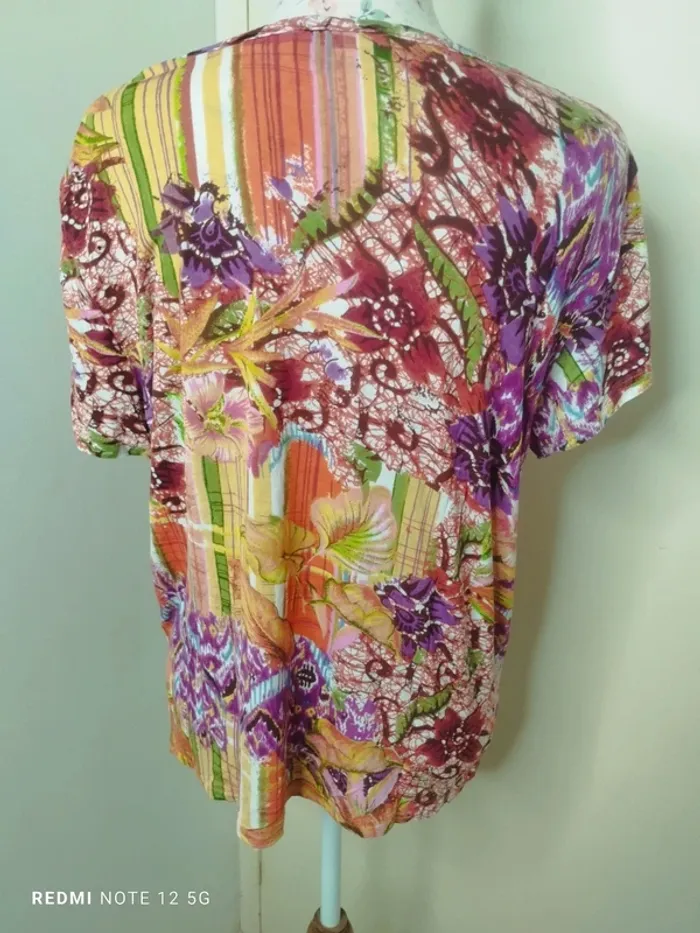 Jolie blouse fleuries taille XXL - photo numéro 3