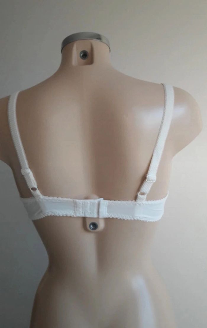 Soutien-gorge à armatures - photo numéro 4