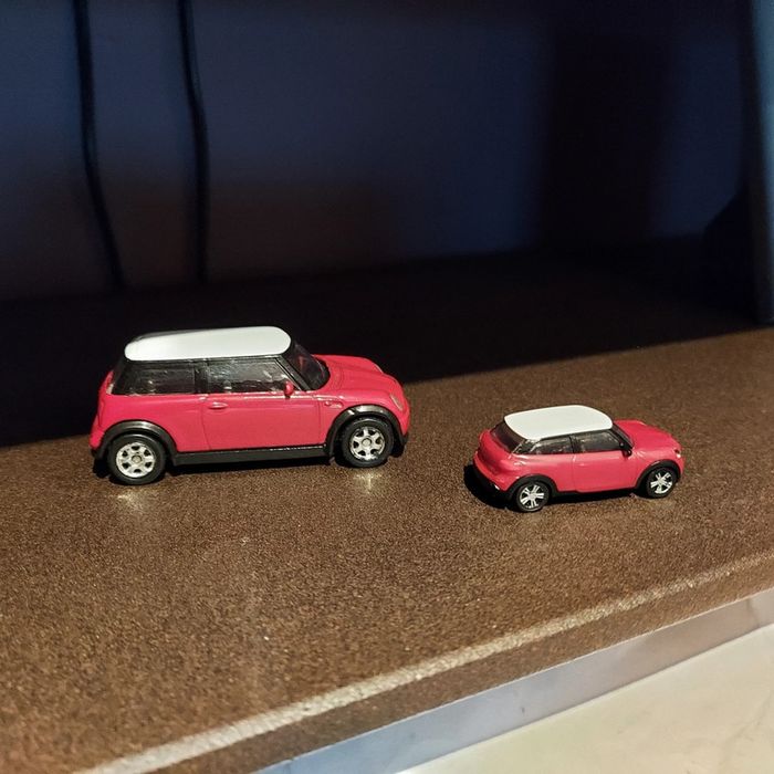Lot de 2 petites Mini Cooper - photo numéro 2