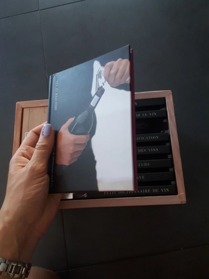 La petite bibliothèque du vin Larousse état neuf - photo numéro 10