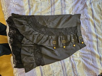 Jupe noire détail dentelle intérieur, extérieur sans marque