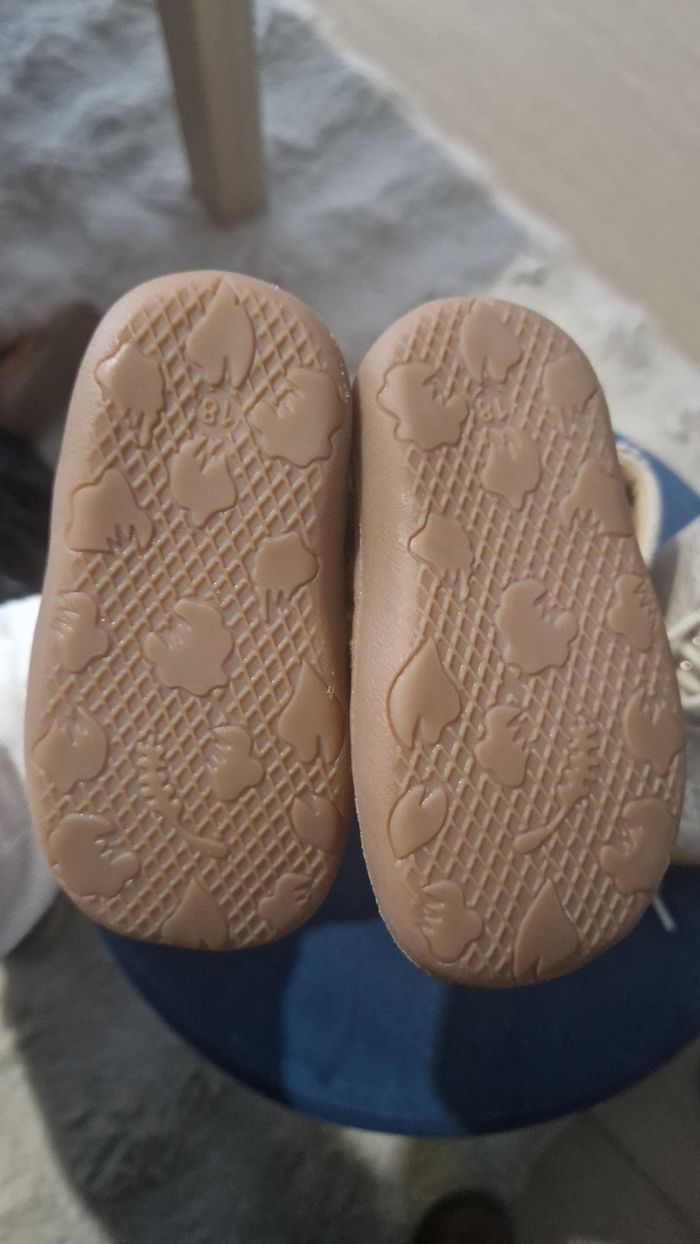 Lot de chaussures bébé neuve - photo numéro 7