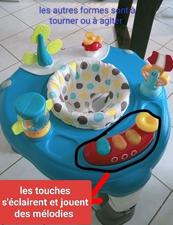 Table d'activité avec siège rotatif 