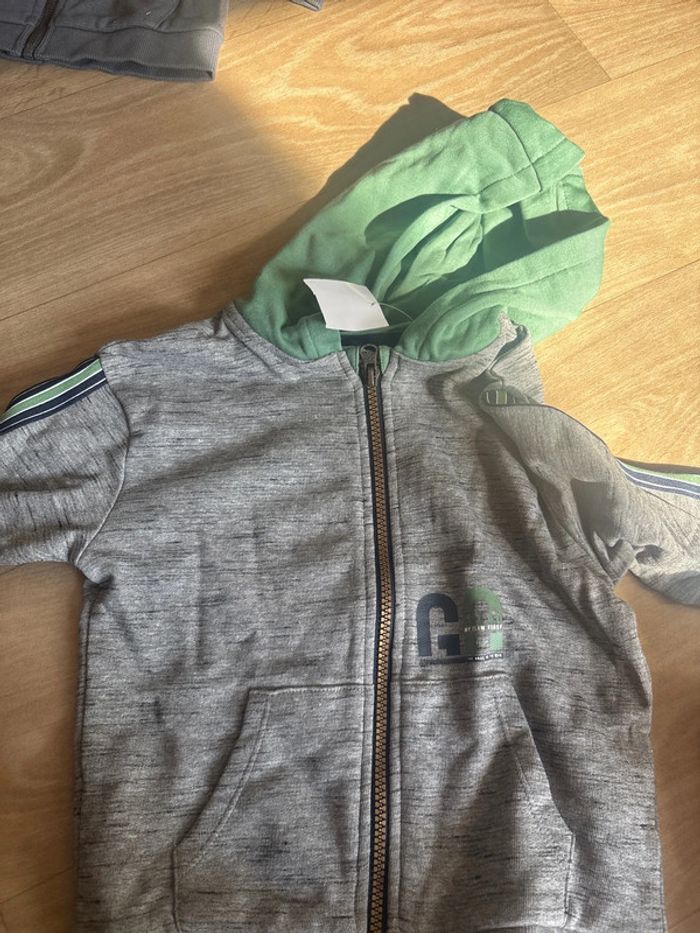 Lot 12 vêtements garçons 4 ans - photo numéro 11