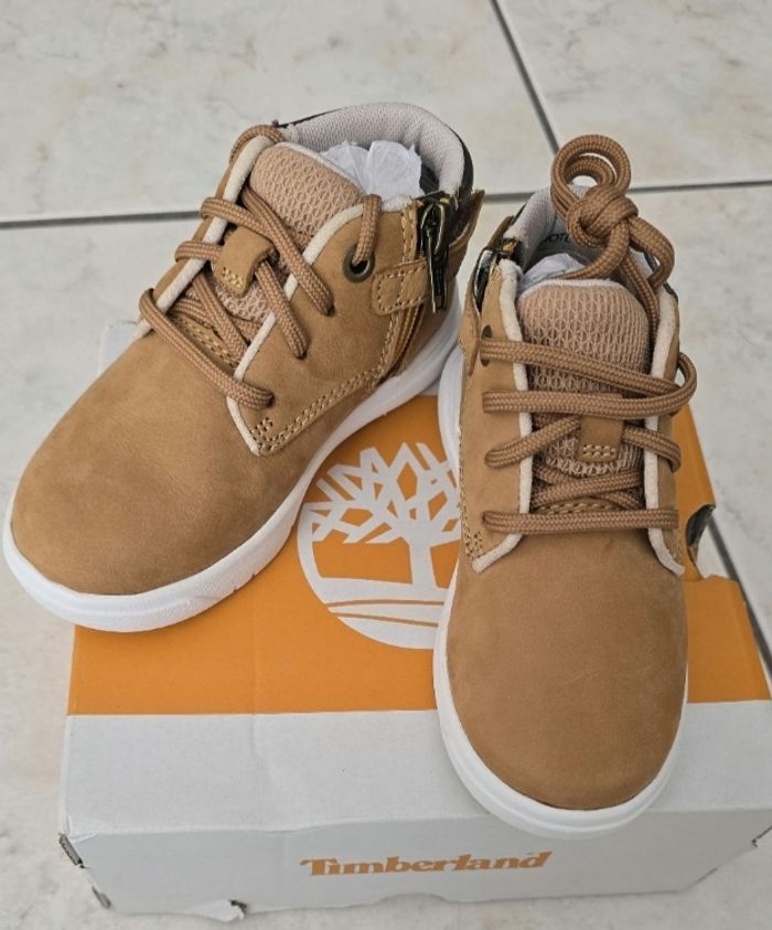 Neuves (non portées) 🏷😍🤩😍🤩👌superbes  bottines TIMBERLAND  pointure 25 garçon (prix ferme) 🤎🤎🤩😍👌👌 - photo numéro 2