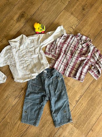 Ensemble jean et 2 chemises 12 mois