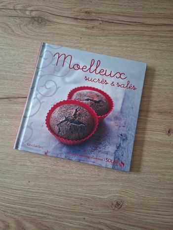 Livre cuisine moelleux sucrés et sales en très bon état