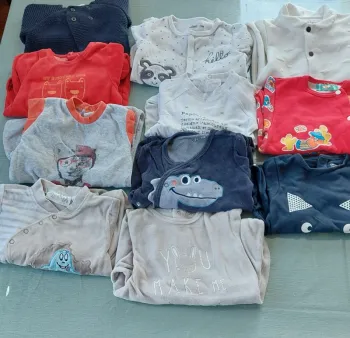Lot 24 vêtements 12mois garçon