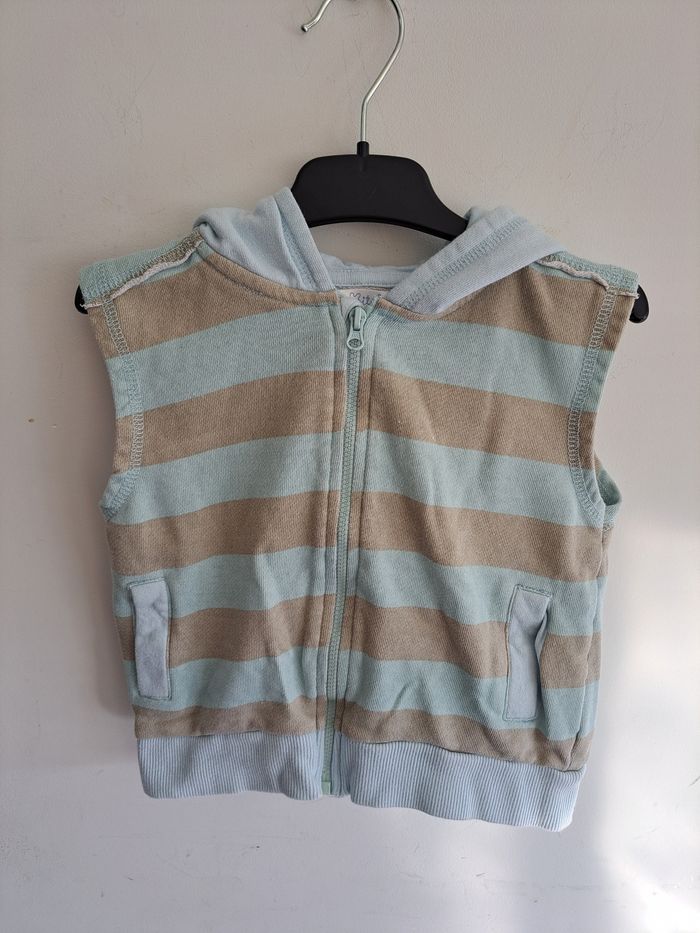 Gilet sans manches à capuche