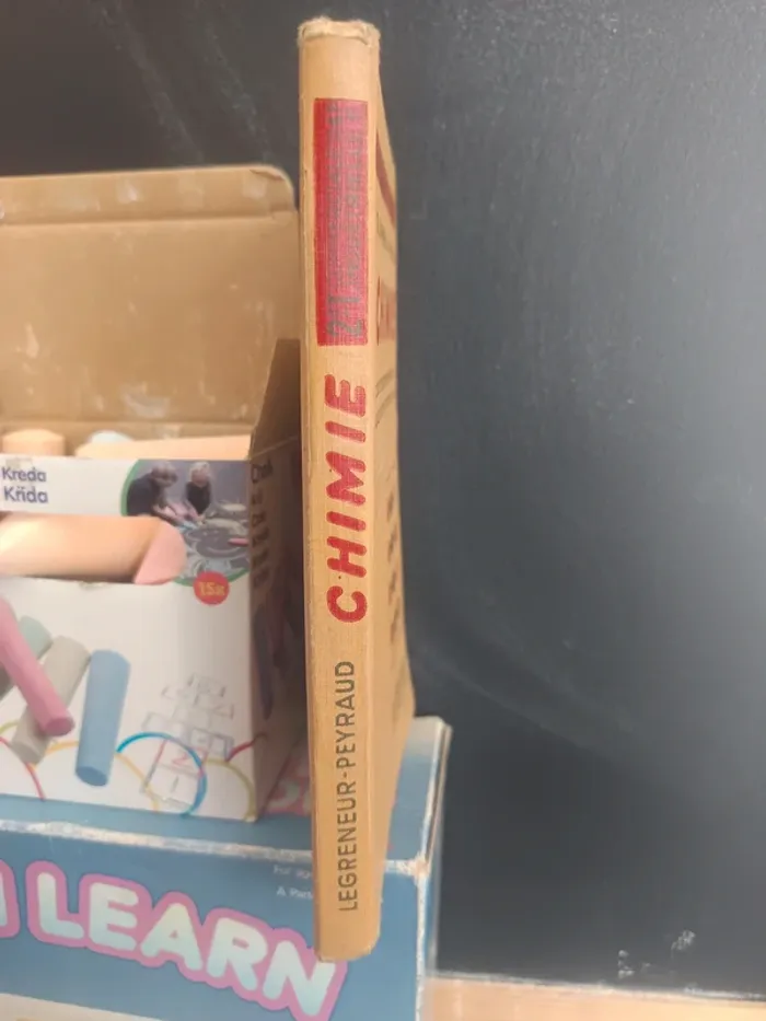 Ancien livre de Chimie . Vintage . - photo numéro 3