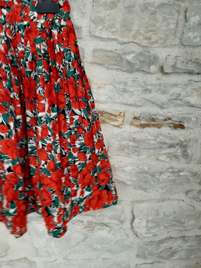 Jupe fleurie rouge "Shein" taille M (38) en très bon etat - photo numéro 5