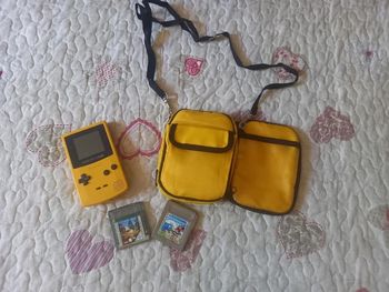 Game boy color édition poker on avec pour jette et 2 cassettes de jeu = comme neuve