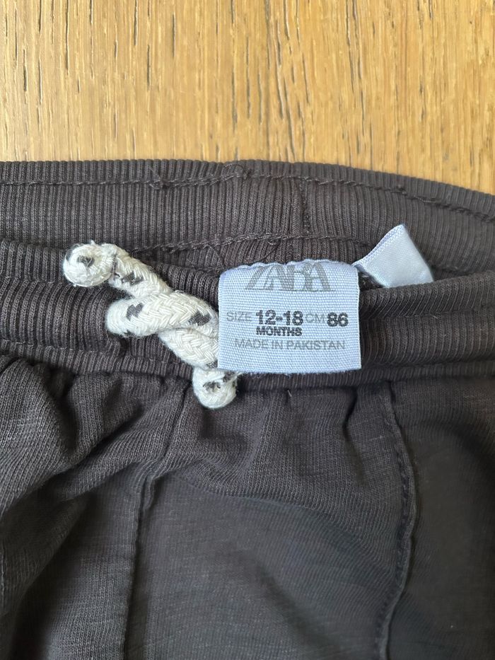 Pantalon streetwear gris foncé Zara taille 18 mois - photo numéro 3